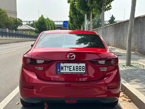 Mazda 3 Axela 2015