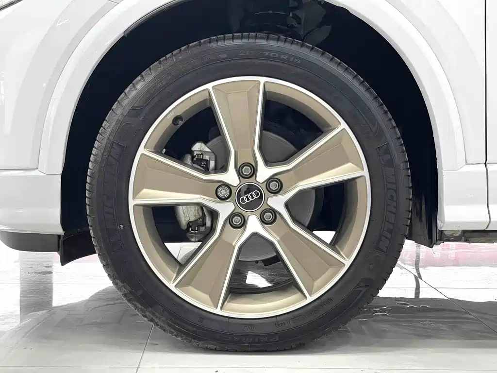 Audi Q2L 2023 — фото 16