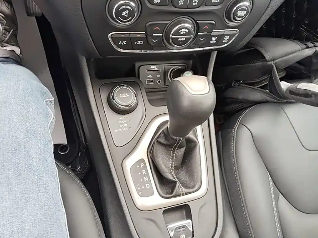 Jeep Cherokee 2016 — фото 14