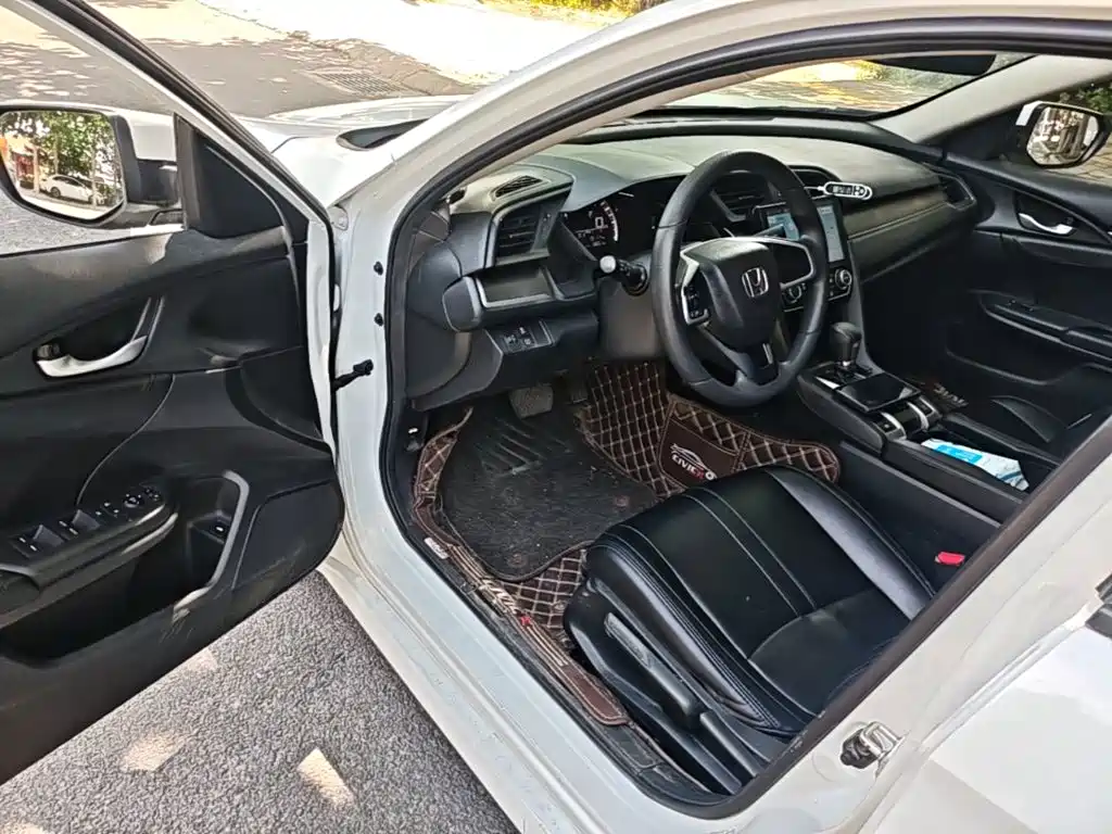 Honda Civic 2018 — фото 16