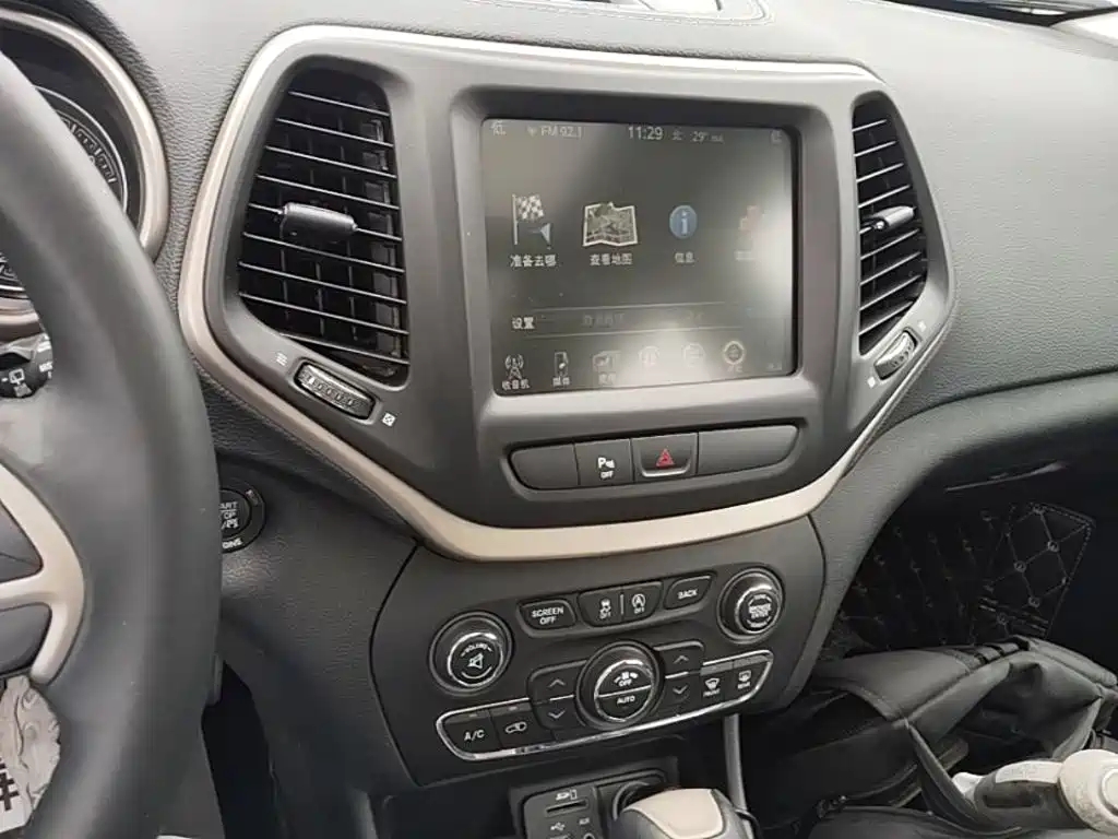 Jeep Cherokee 2016 — фото 13