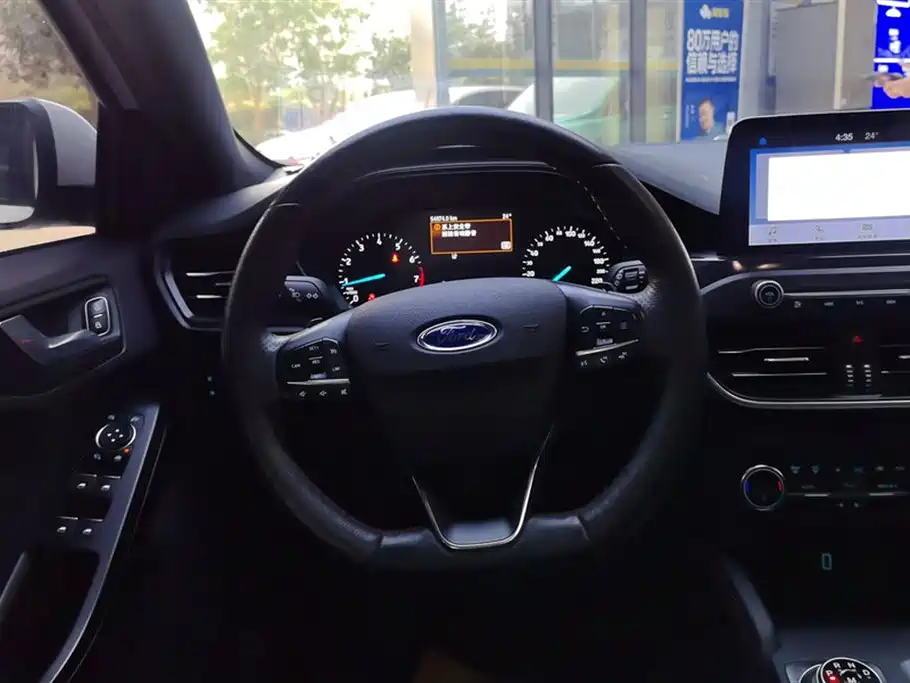 Ford Focus 2020 — фото 15