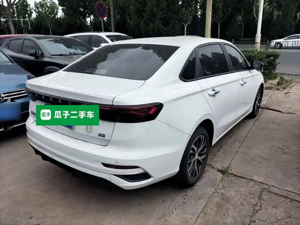 Geely Emgrand 2024