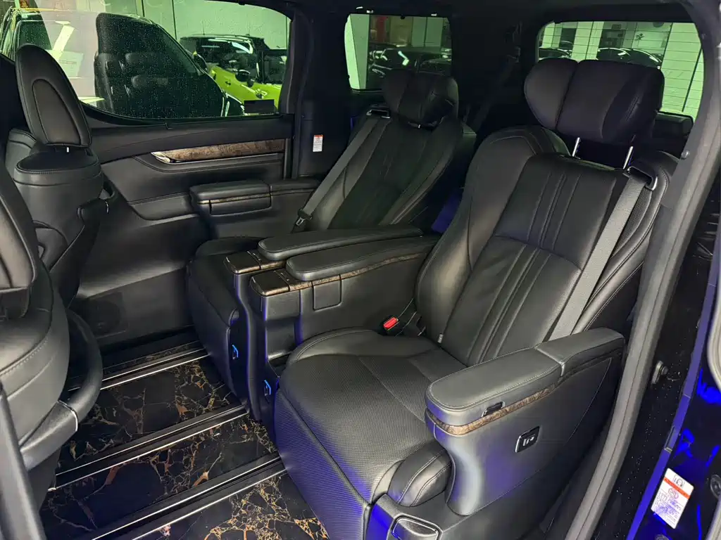 Toyota Vellfire 2021 — фото 8