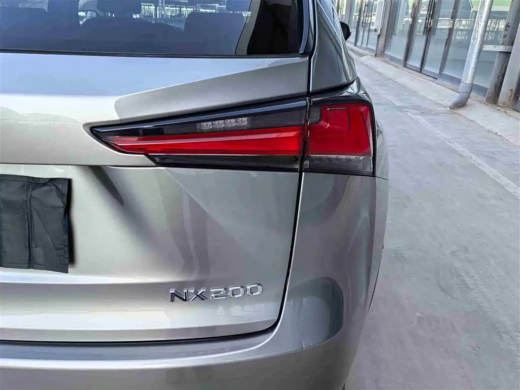 Lexus NX 2018 — фото 16