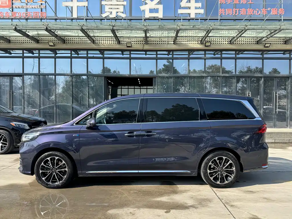 Roewe iMAX8 2022 — фото 4