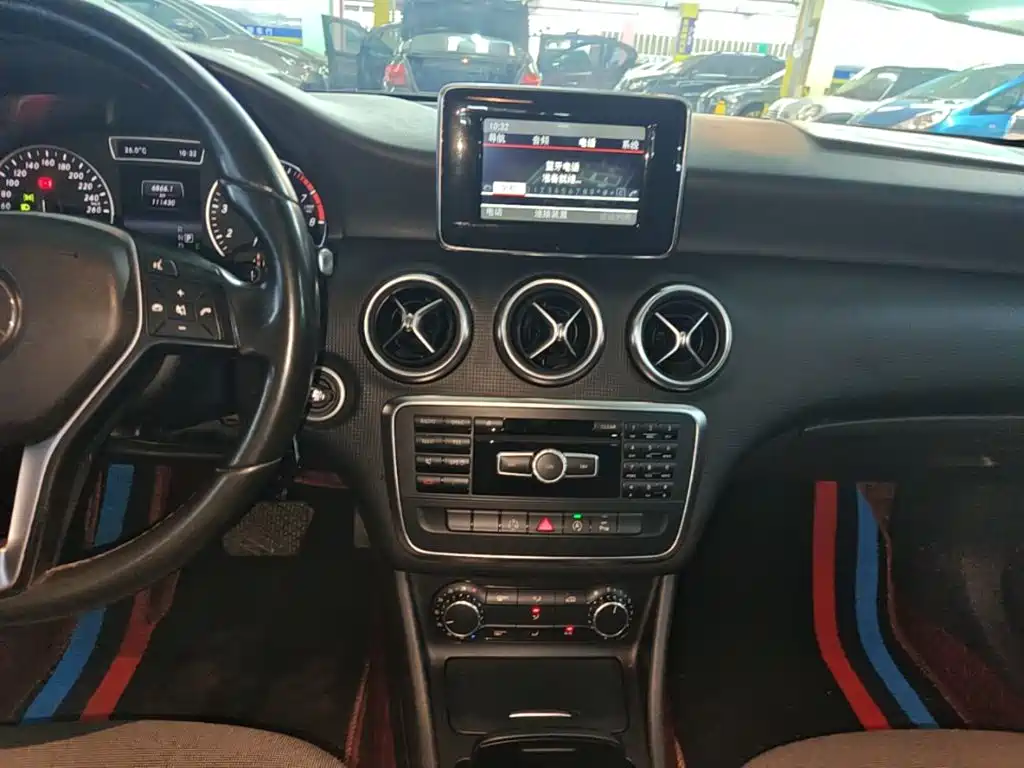 Mercedes-Benz A-Class 2015 — фото 13