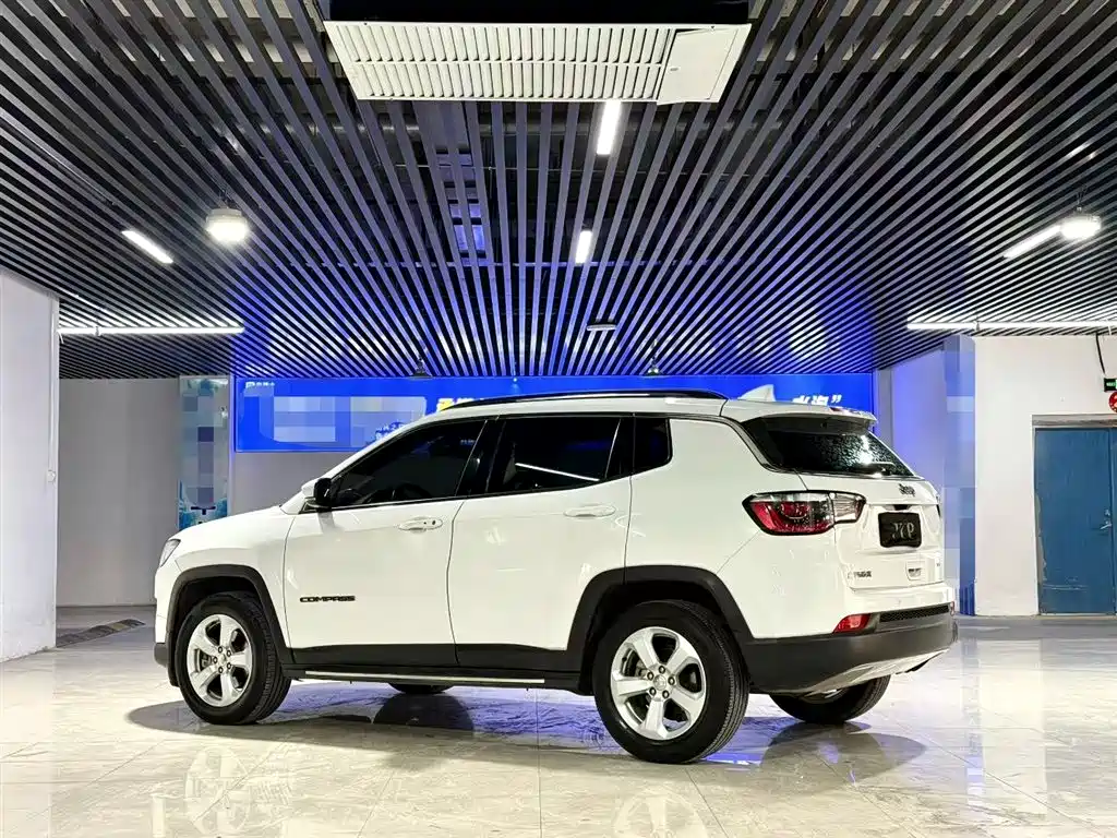 Jeep Compass 2018 — фото 14