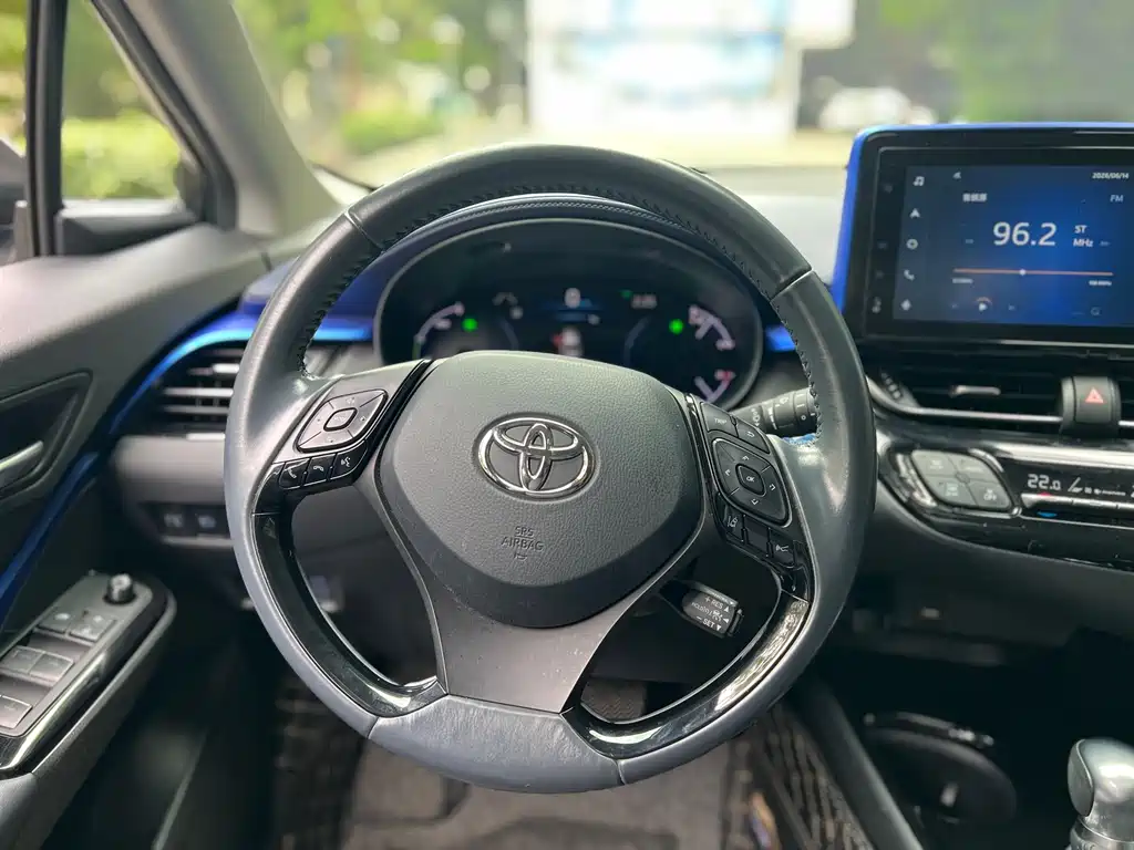 Toyota C-HR 2022 — фото 8