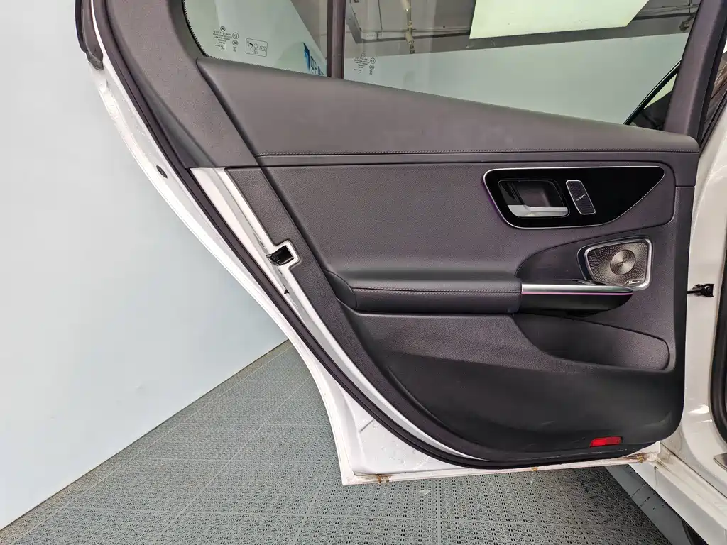 Mercedes-Benz C-Class 2024 — фото 14