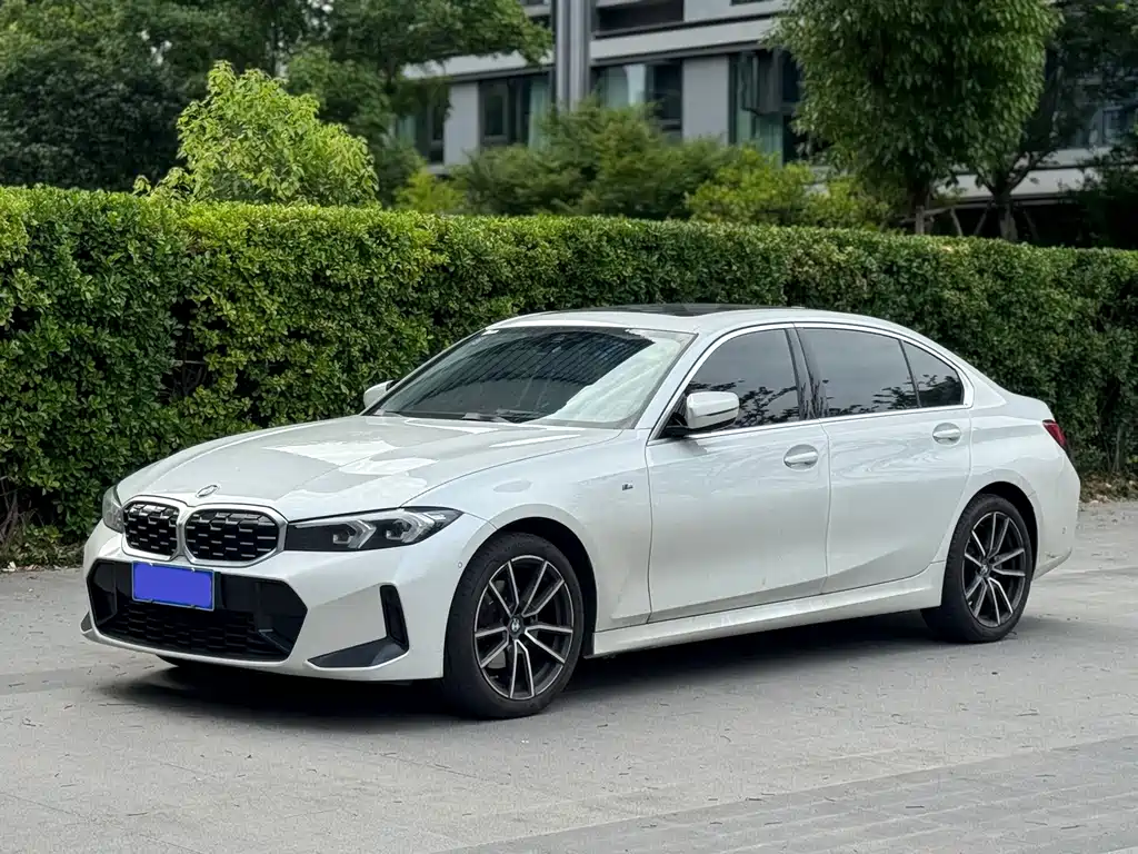 BMW 3 Series 2023 — фото 1