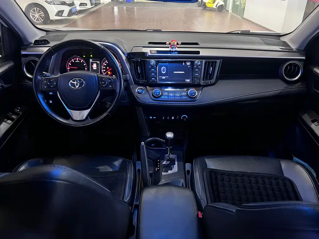 Toyota RAV4 2017 — фото 9