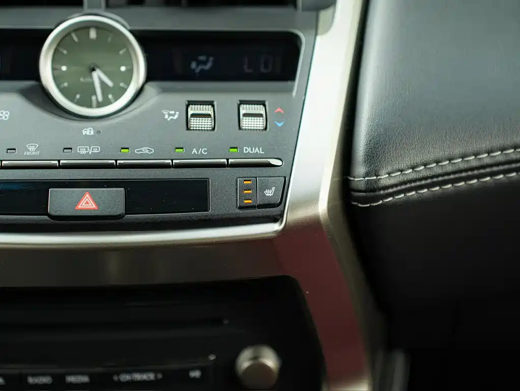 Lexus NX 2018 — фото 18