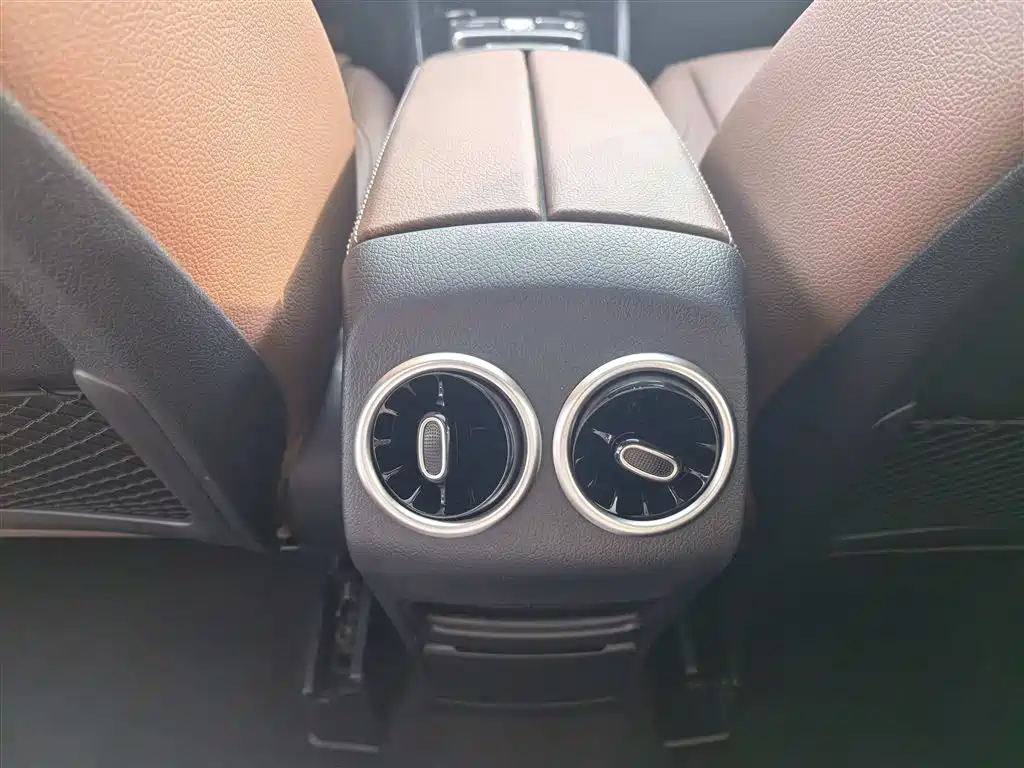 Mercedes-Benz GLB 2024 — фото 13
