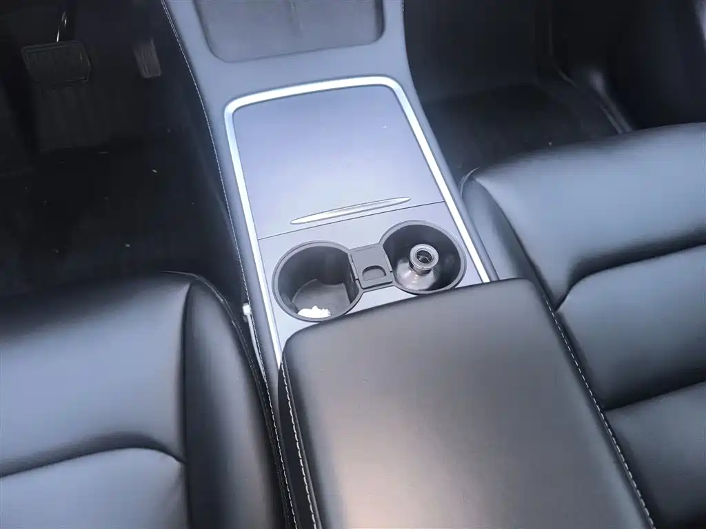 Tesla Model Y 2022 — фото 10