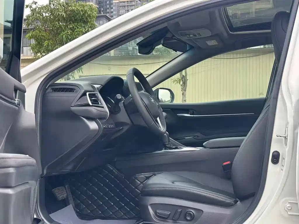 Toyota Camry 2021 — фото 13