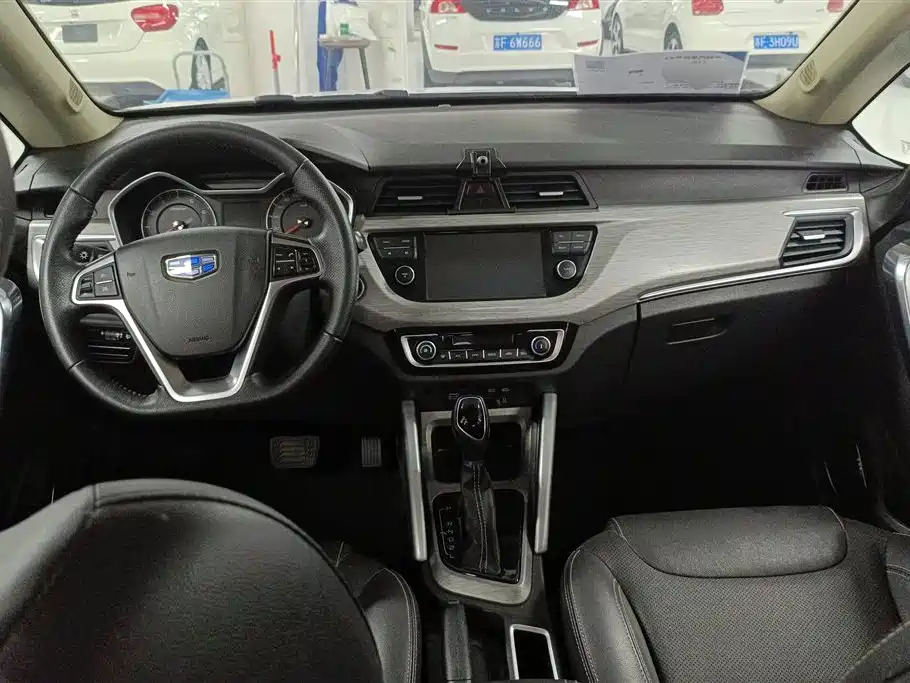 Geely Vision X3 2019 — фото 12