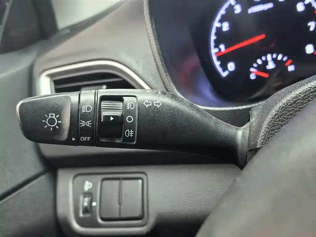 Hyundai Verna 2017 — фото 21