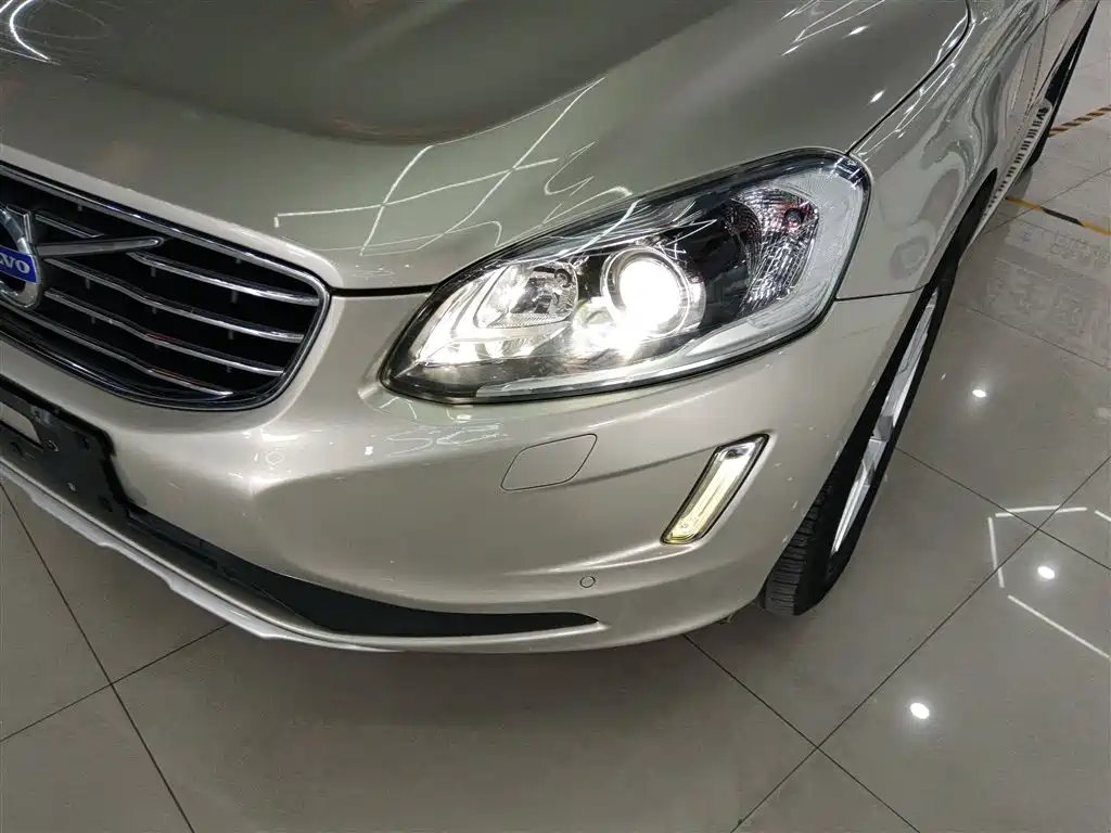 Volvo XC60 2016 — фото 17