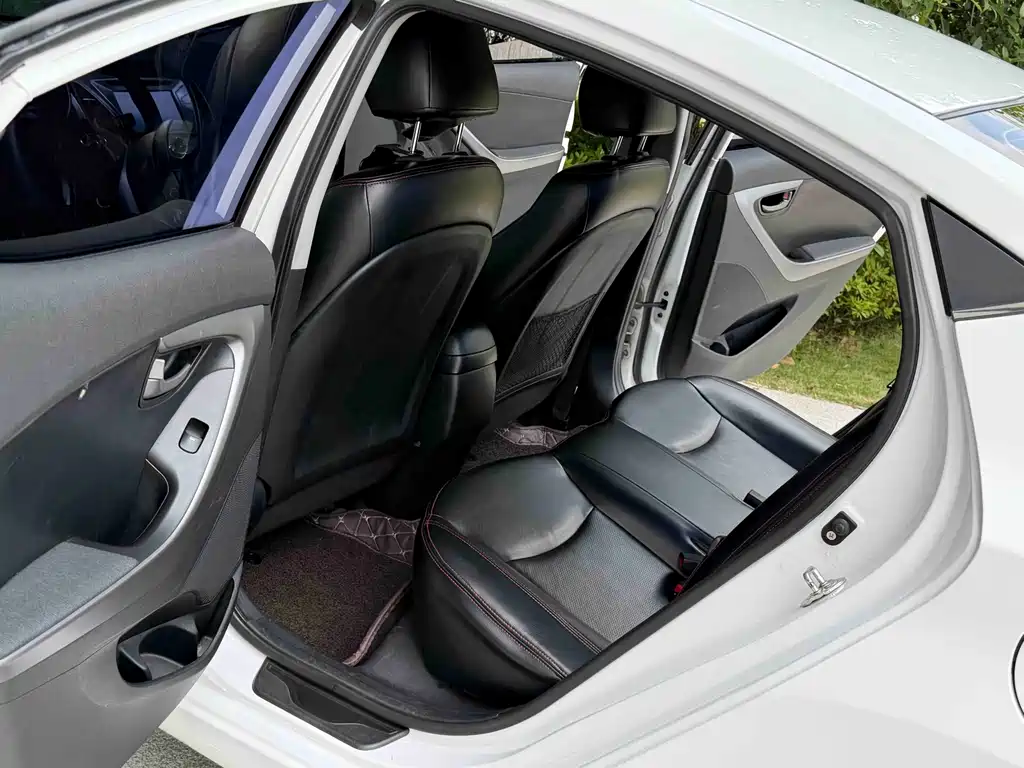 Hyundai Elantra Langdong 2016 — фото 12