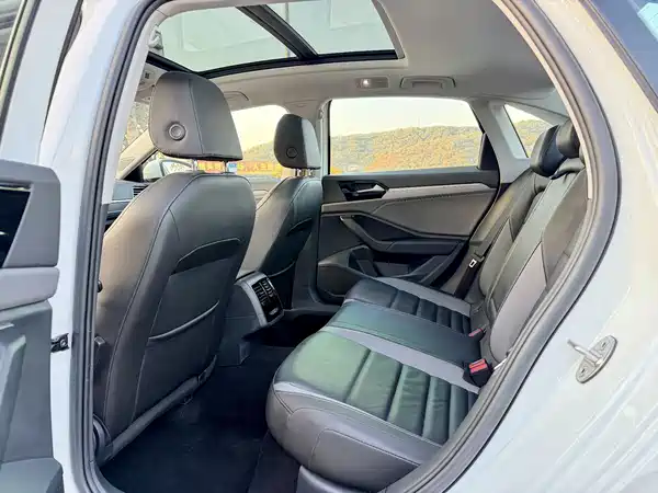 Volkswagen Sagitar 2022