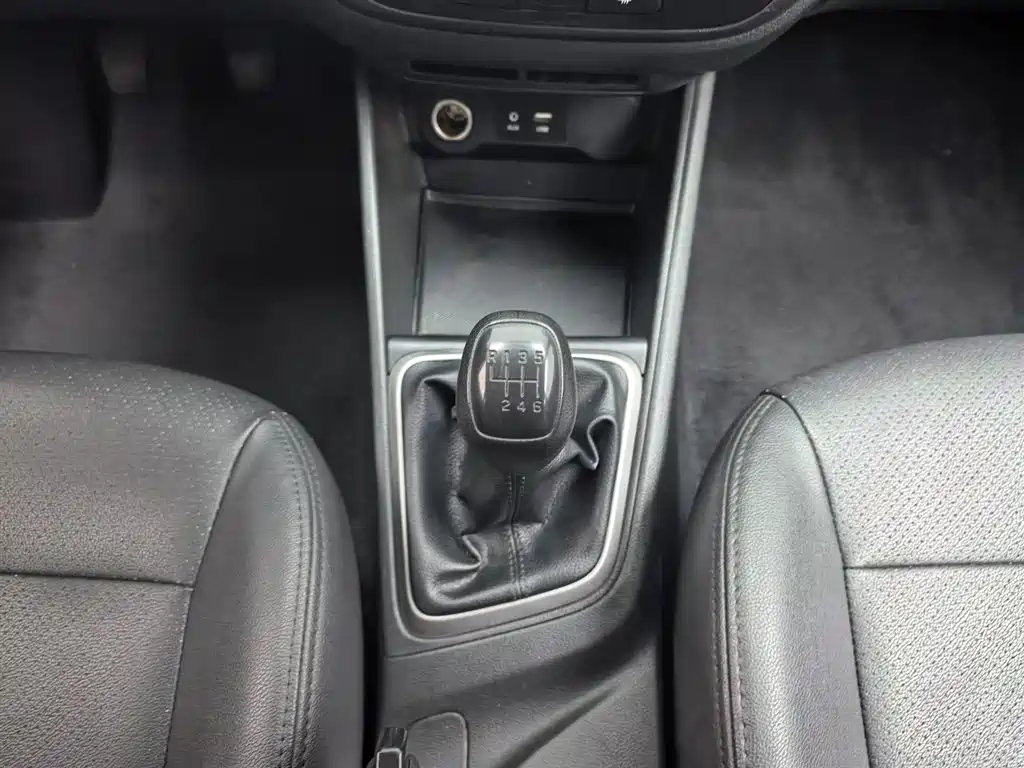 Hyundai Verna 2017 — фото 13