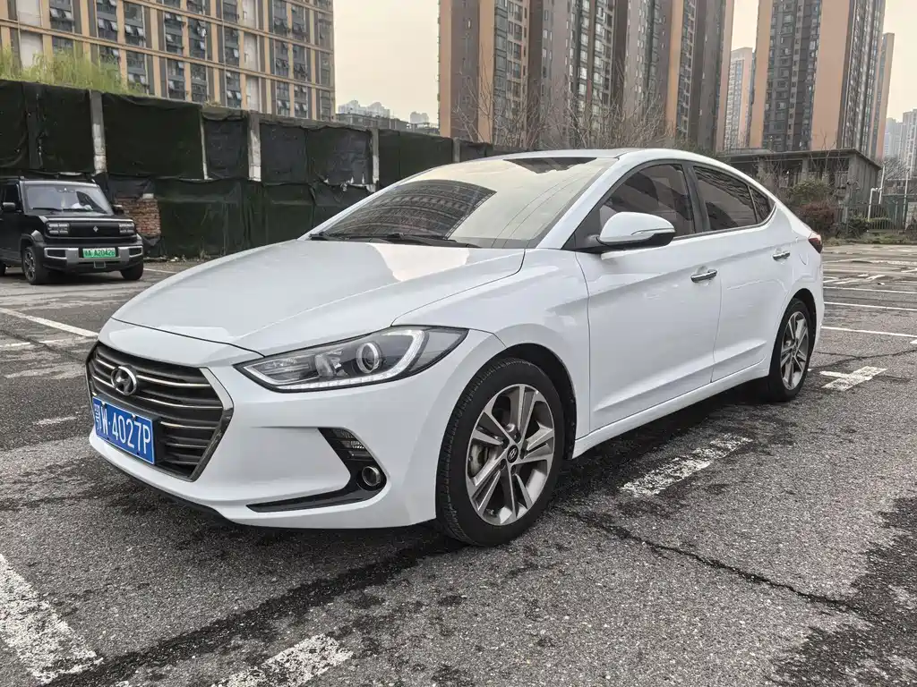Hyundai Elantra 2019 — фото 1