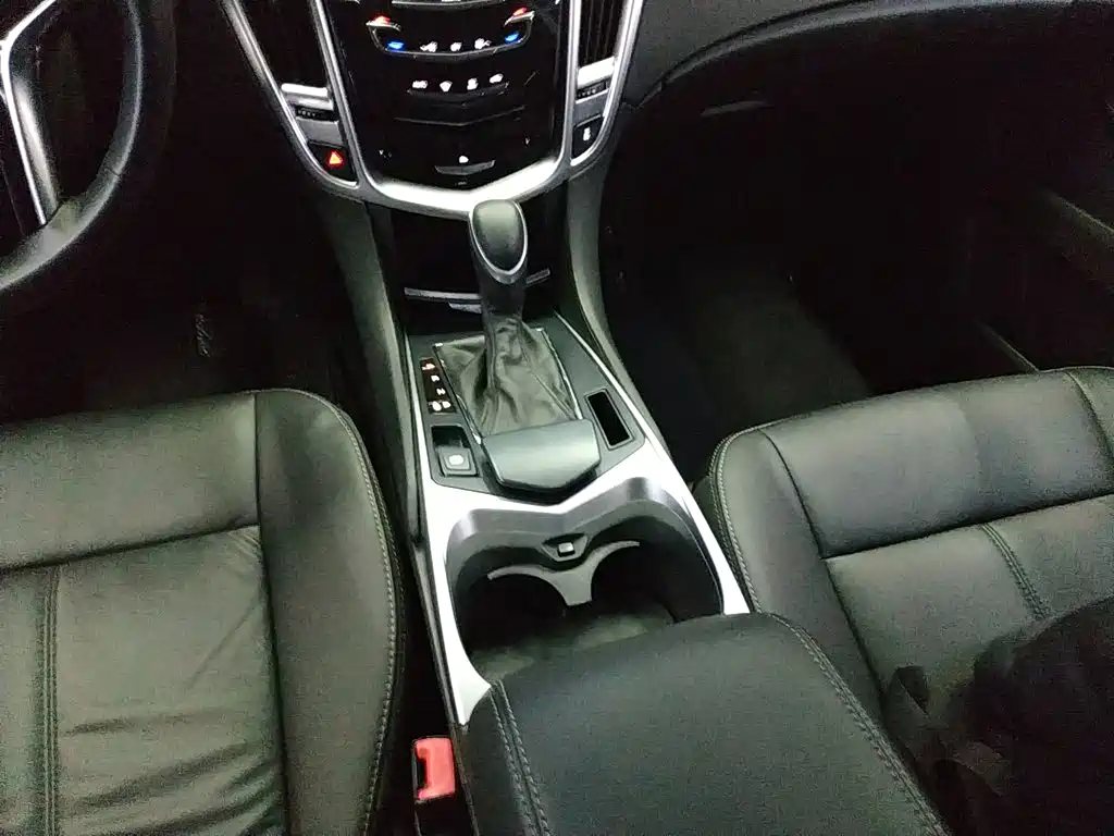 Cadillac SRX 2015 — фото 11