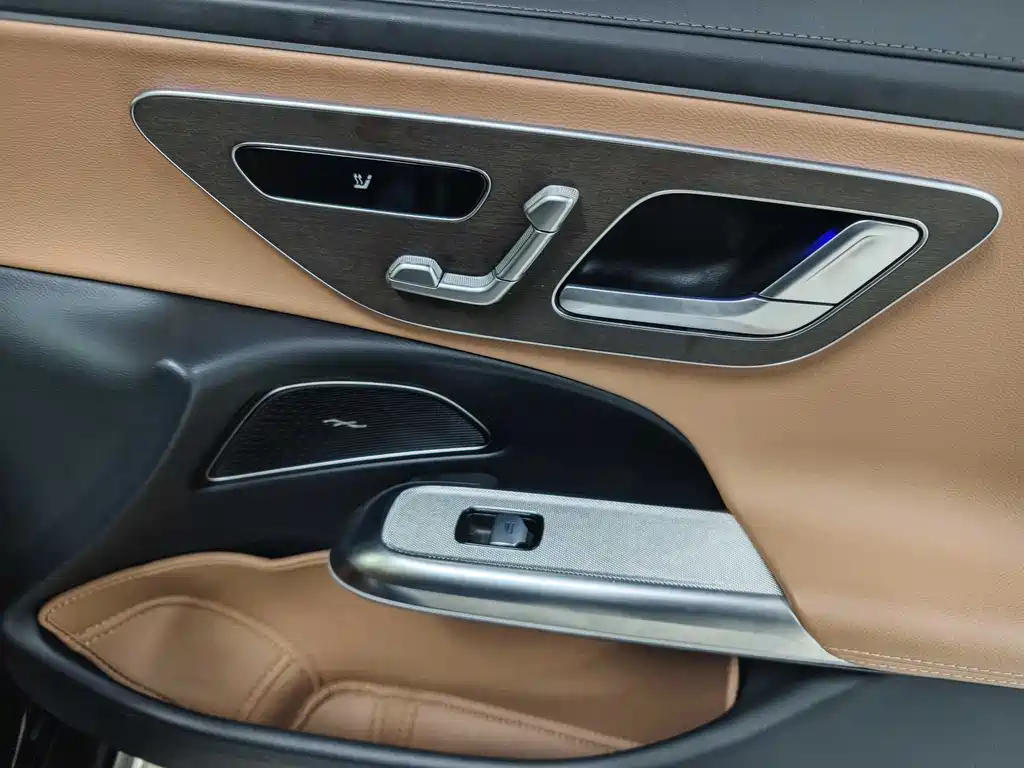 Mercedes-Benz E-Class 2025 — фото 17