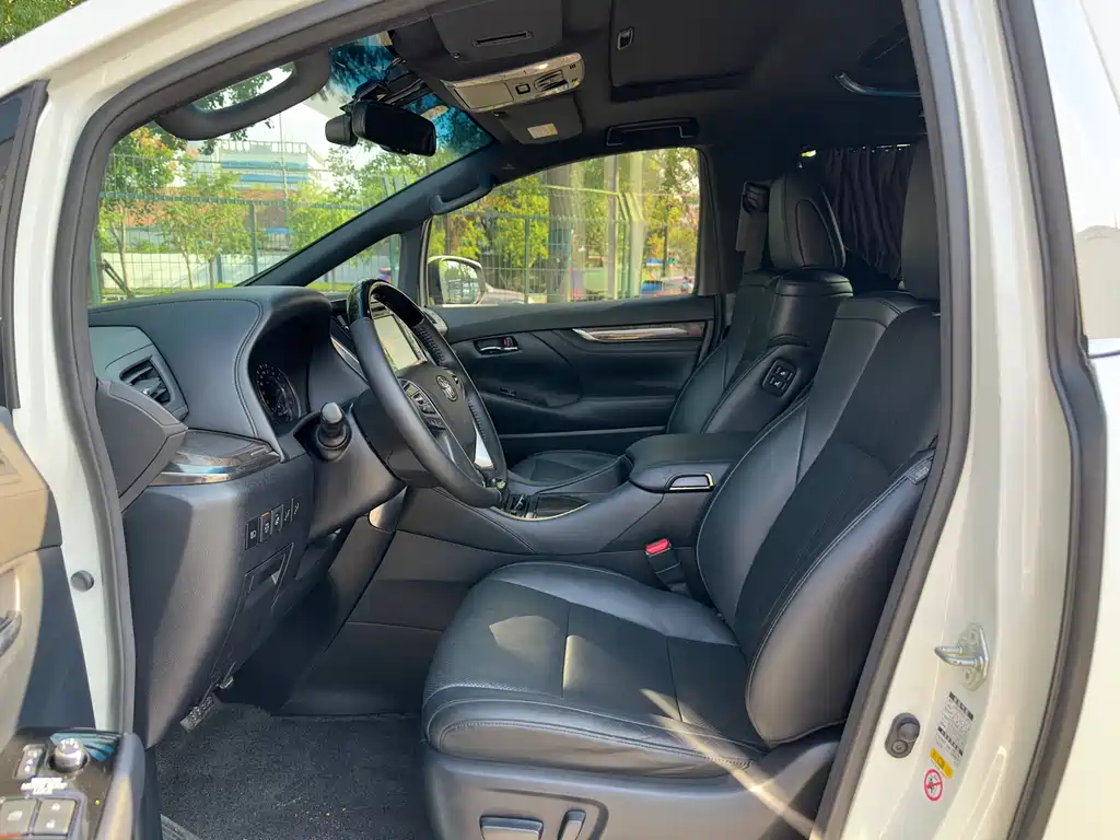 Toyota Alphard 2018 — фото 10