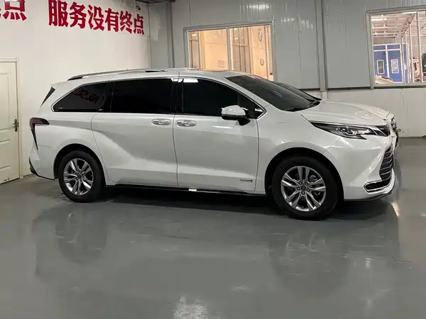 Toyota Sienna 2023