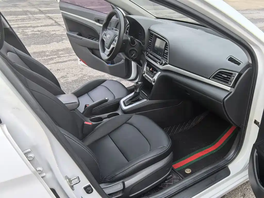 Hyundai Elantra 2019 — фото 13