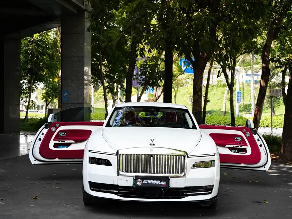 Rolls-Royce Phantom 2024 — фото 18
