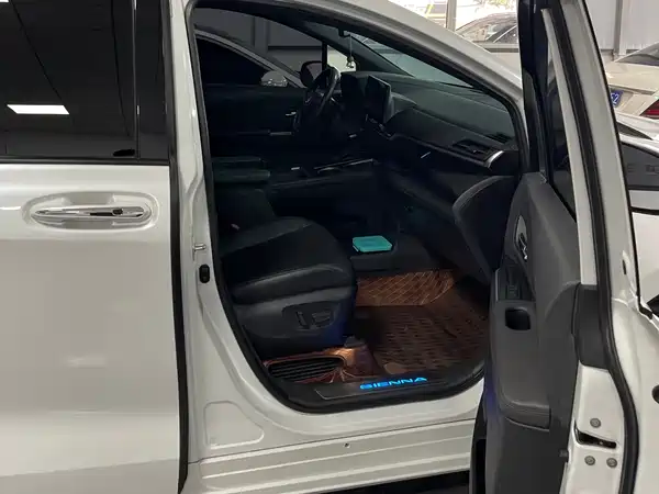Toyota Sienna 2023