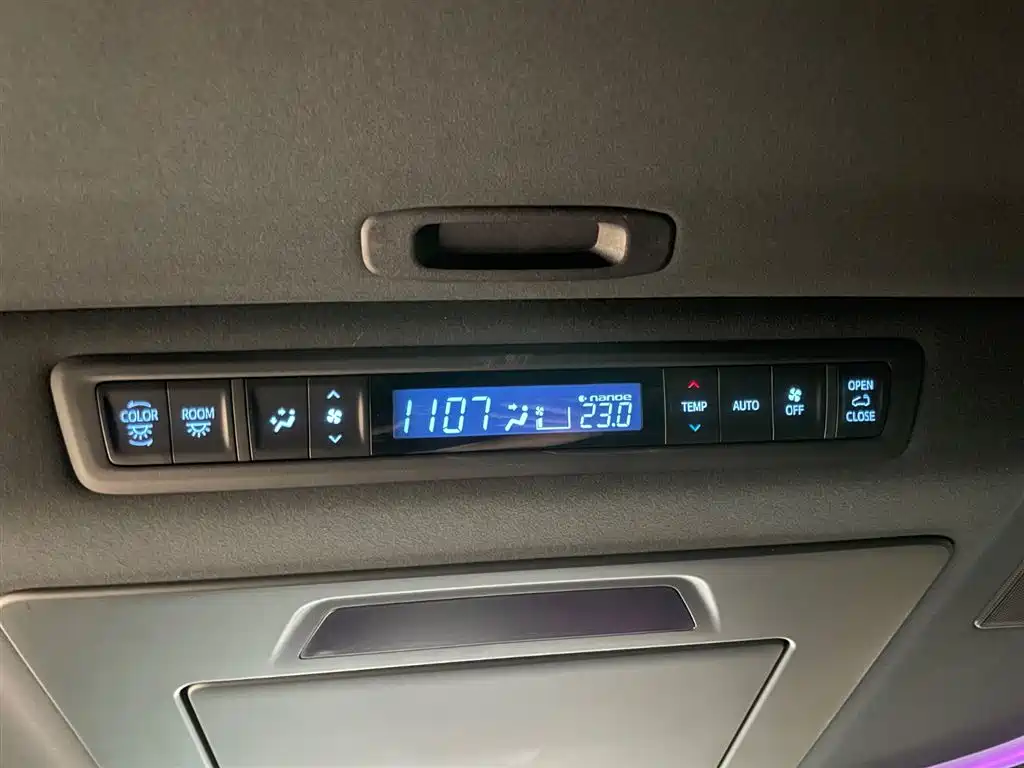 Toyota Alphard 2021 — фото 17