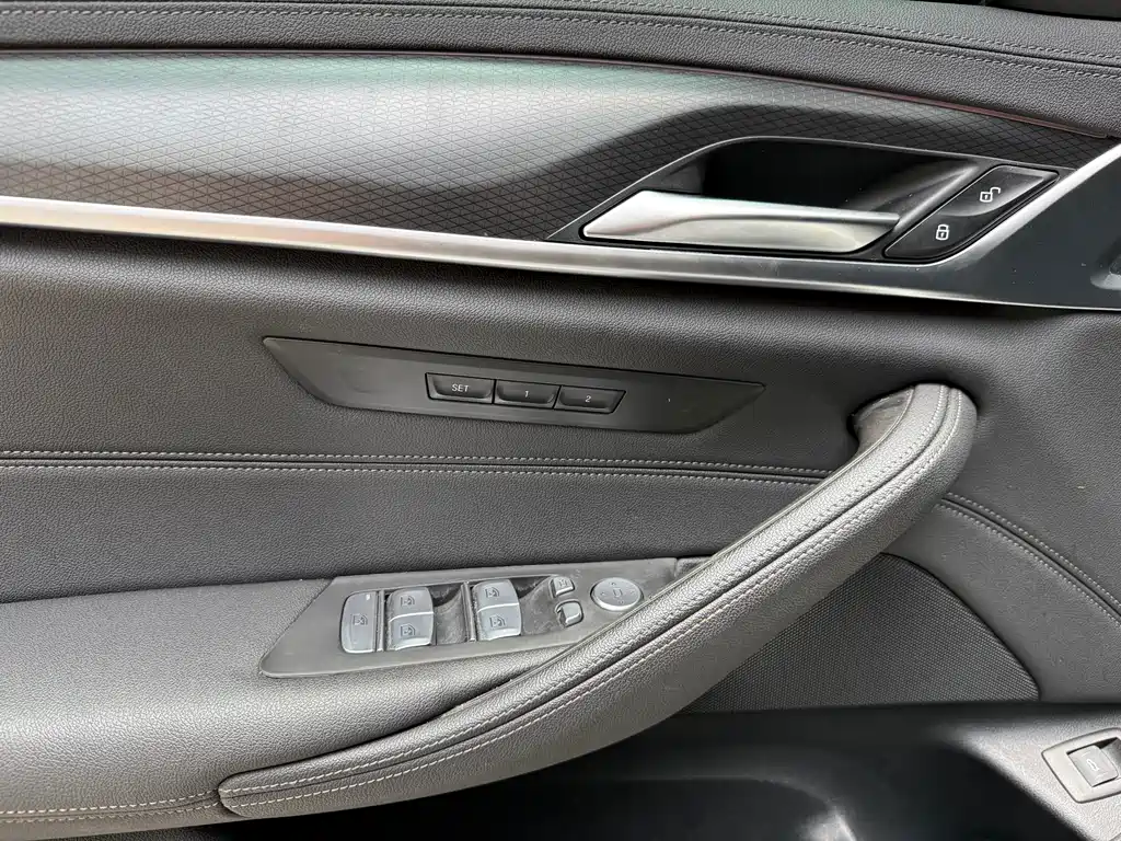BMW 5 Series 2022 — фото 17