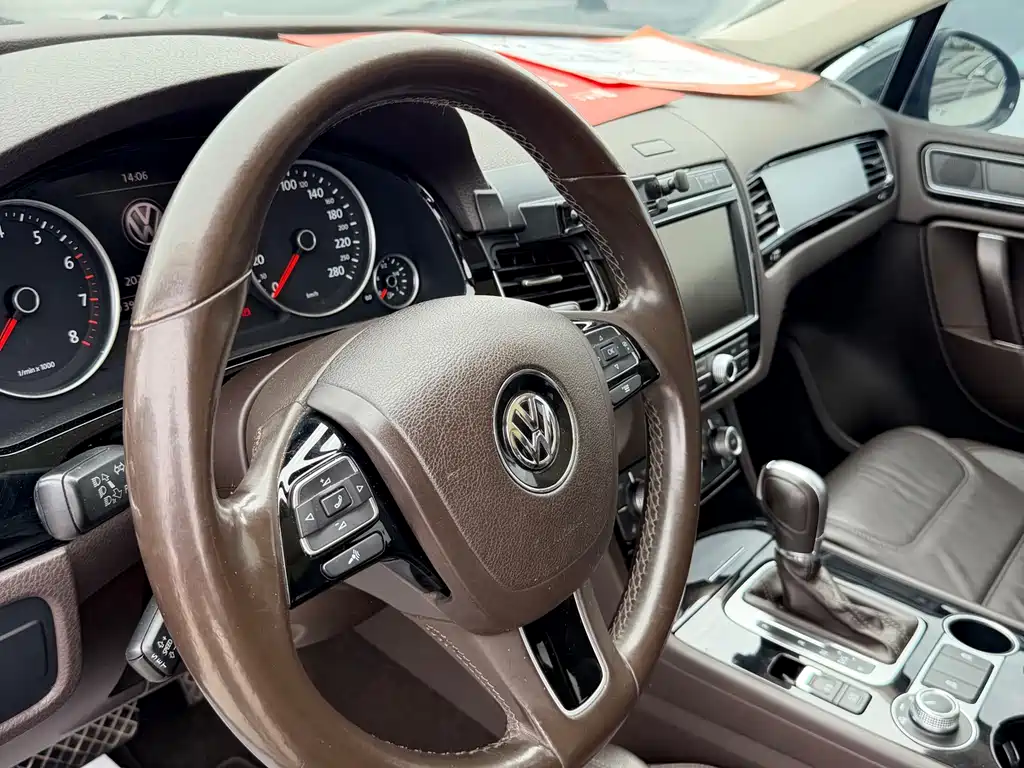 Volkswagen Touareg 2016 — фото 10