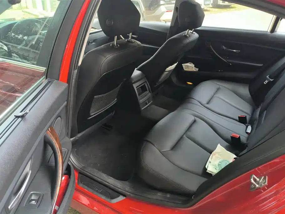 BMW 3 Series 2012 — фото 11