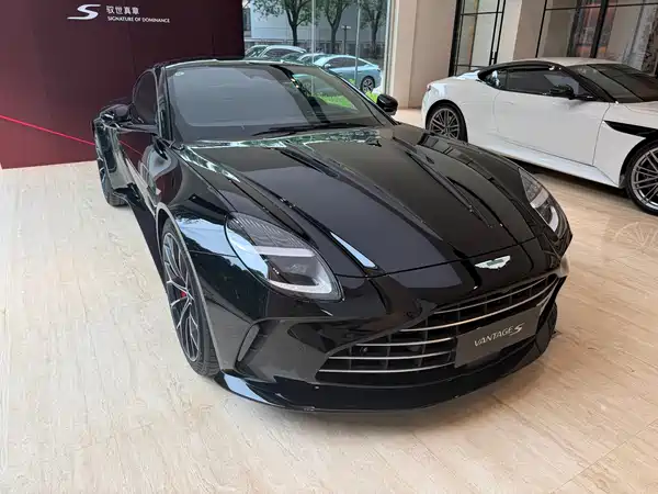 Aston Martin V8 Vantage 2026