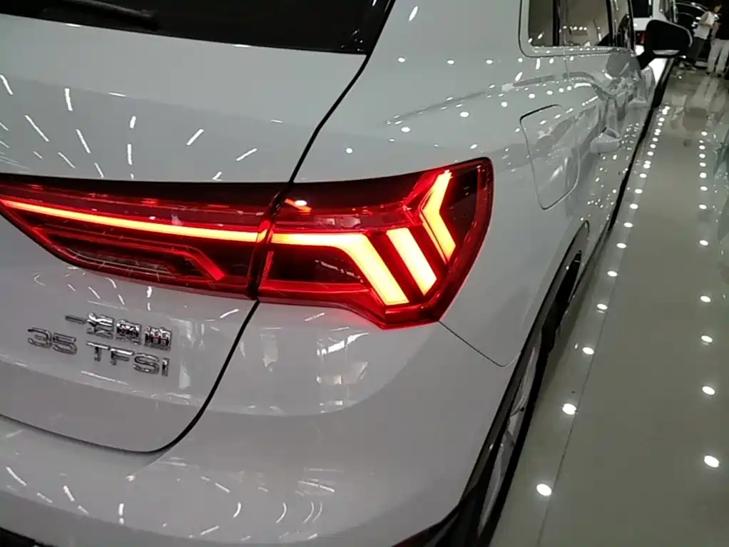 Audi Q3 2020 — фото 8