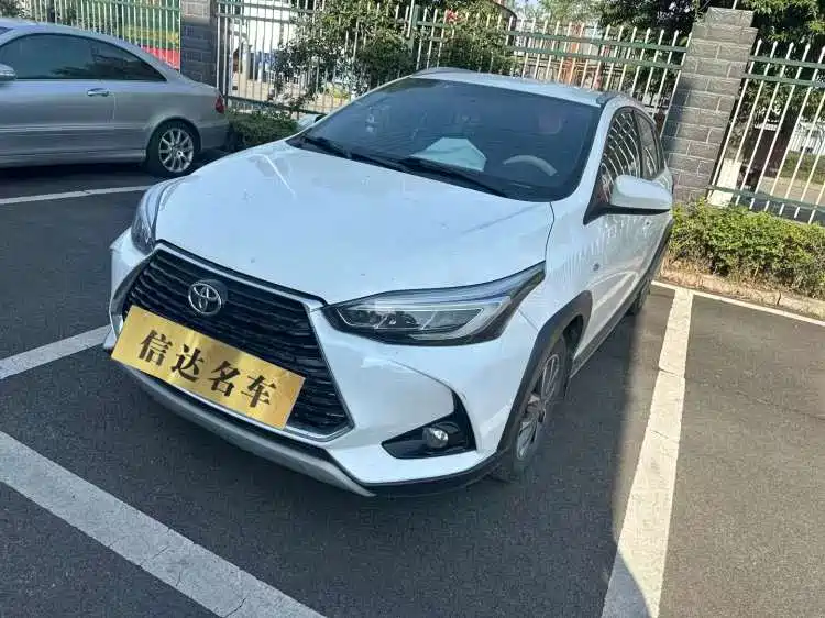 Toyota Yaris L 2023 — фото 1