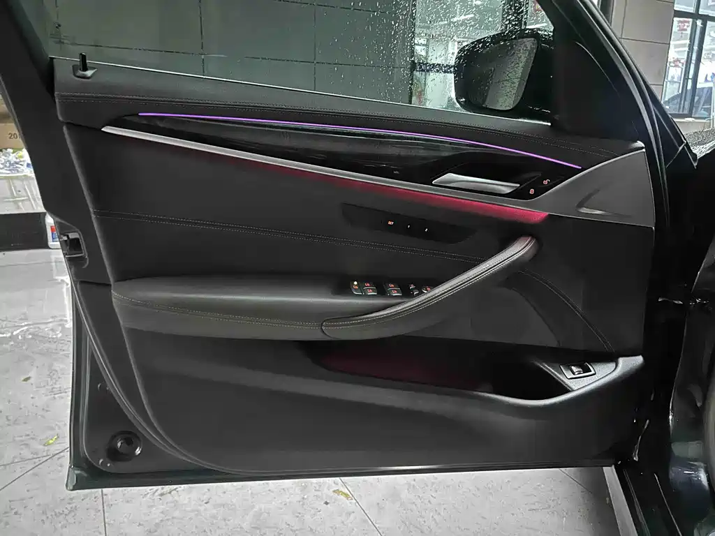 BMW 5 Series 2021 — фото 17