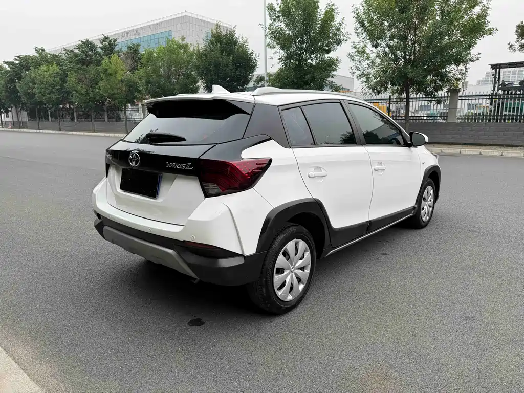 Toyota Yaris L 2023 — фото 8