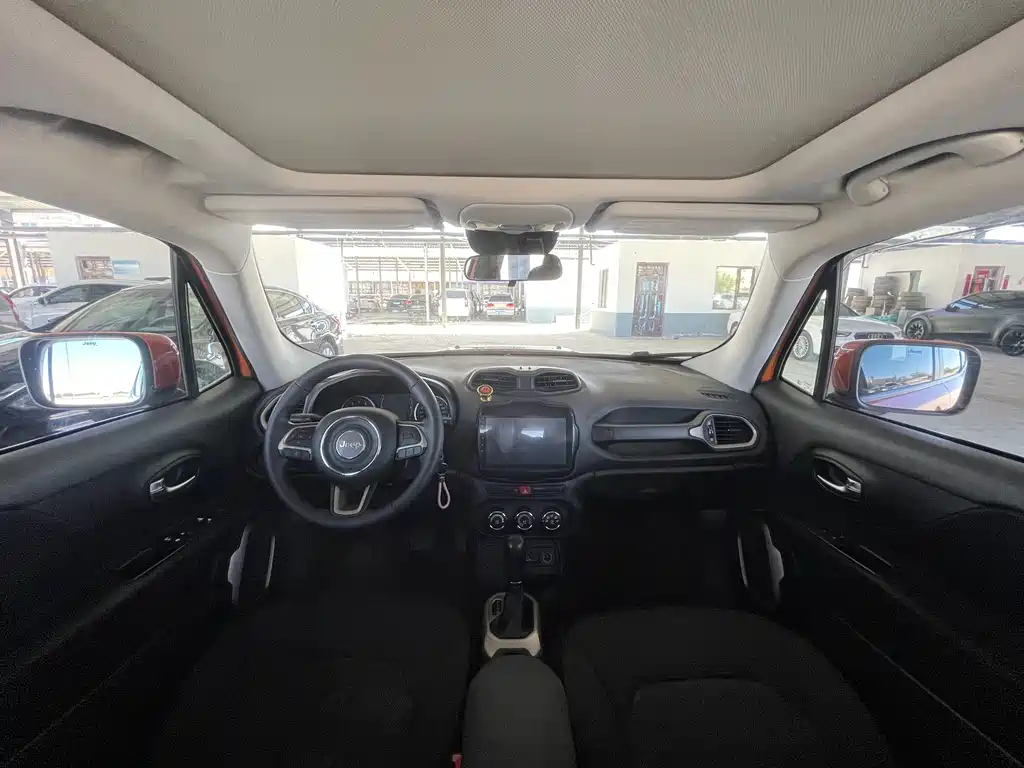 Jeep Renegade 2017 — фото 5
