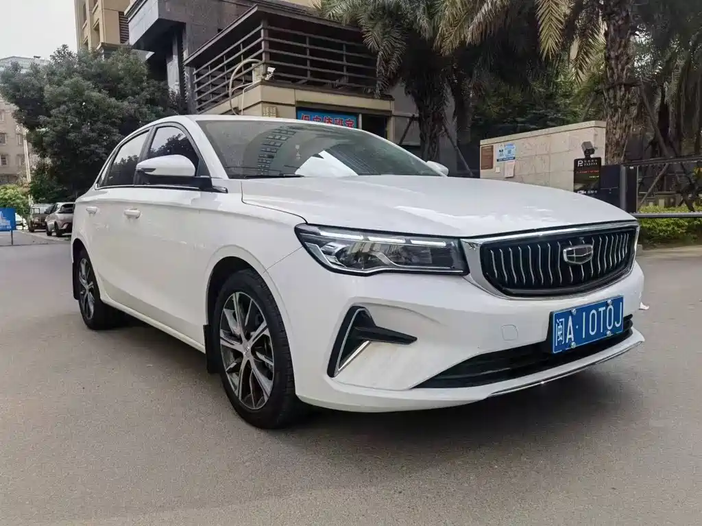 Geely Emgrand 2022