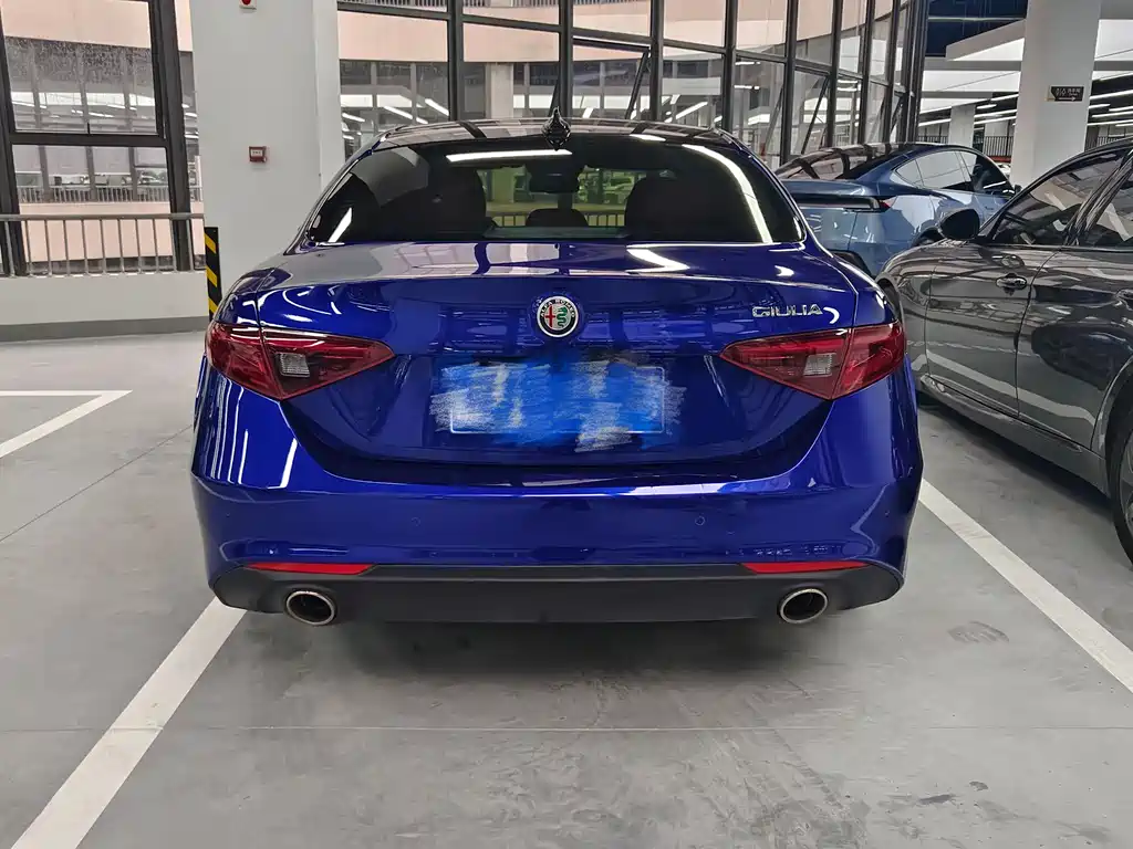 Alfa Romeo Giulia 2021 — фото 14