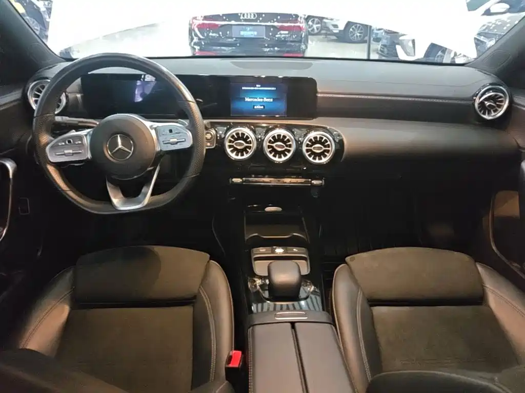 Mercedes-Benz A-Class 2019 — фото 10
