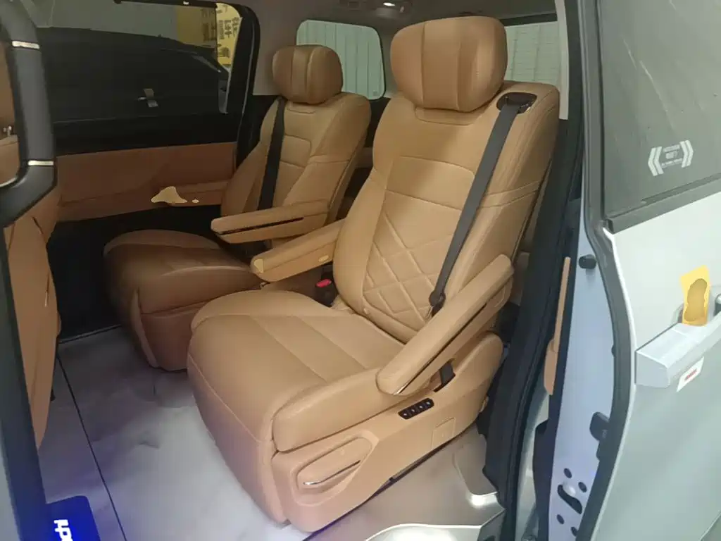 GAC Motor E8 PHEV 2024 — фото 17