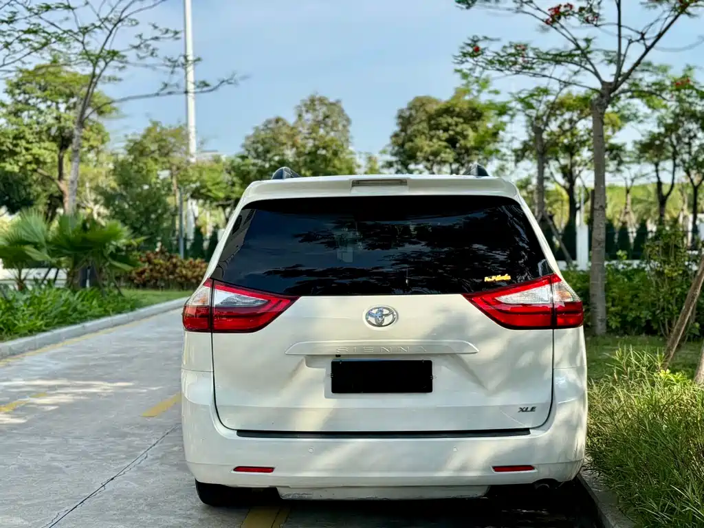 Toyota Sienna 2020 — фото 15
