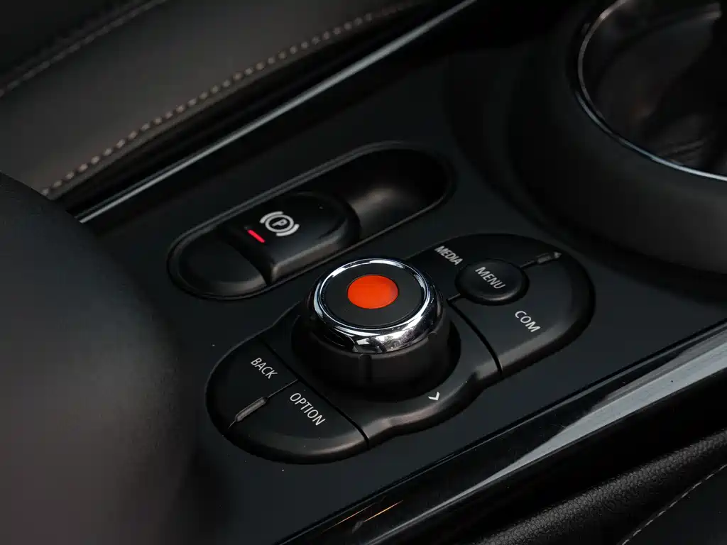 MINI Clubman 2020 — фото 16